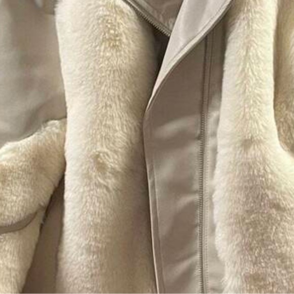 New (LIMITED QTY) Cozy Contrast Zip-Up Fuzzy Coat - Picture 8 of 8